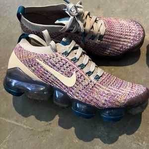 Woman’s 11.5 nike vaporMax shoes